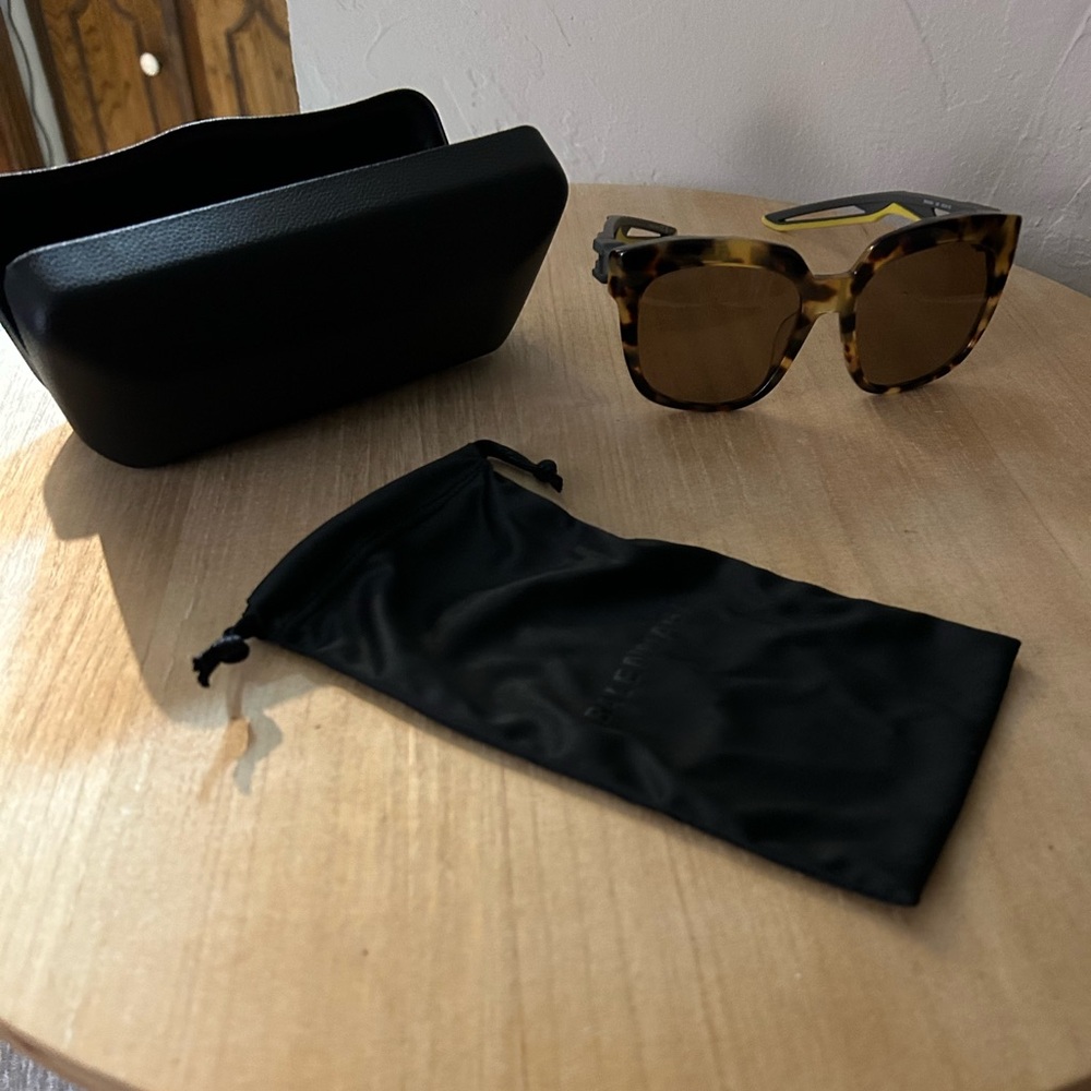 Balenciaga unisex Sunglasses Havana/Brown BB0025SA